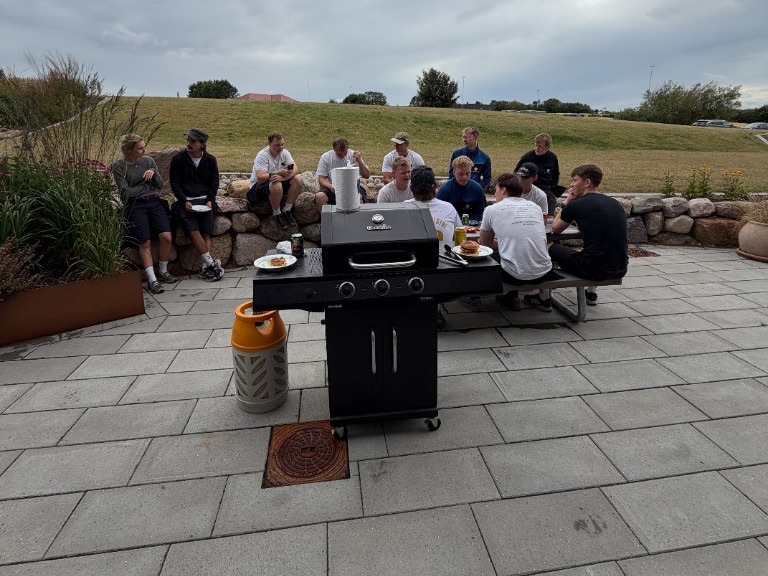 Fælles grill med kollegerne