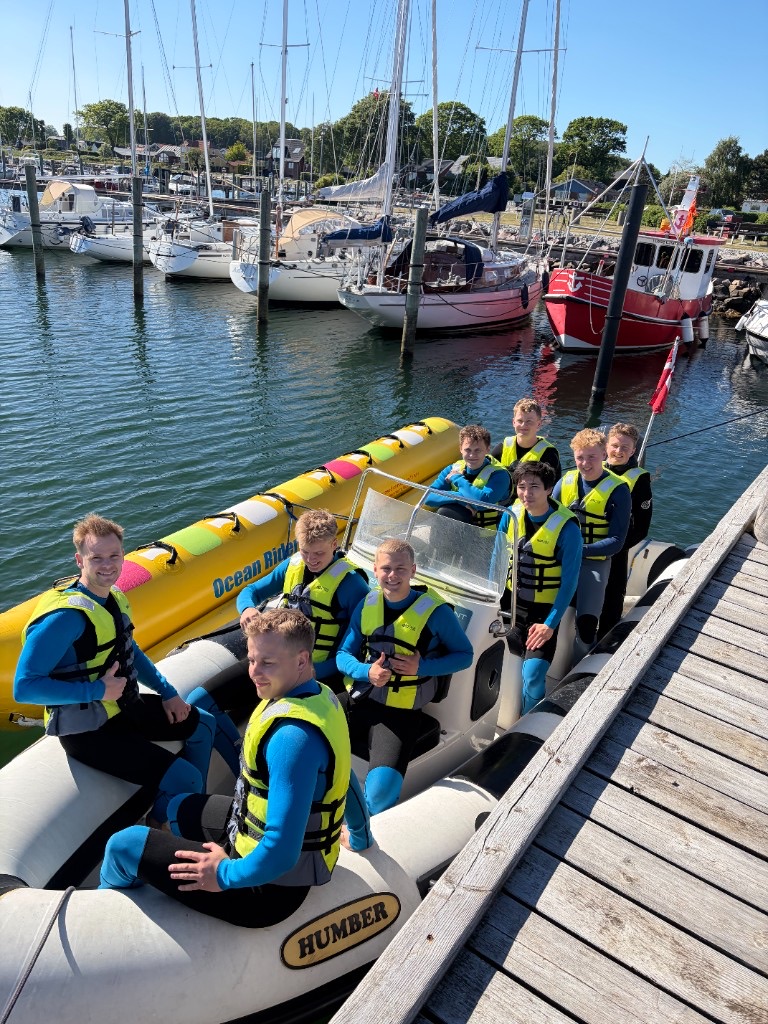 Teamet på tur i gummibåd