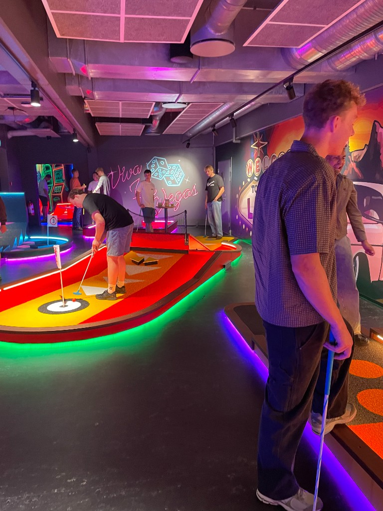 Minigolf med kollegerne