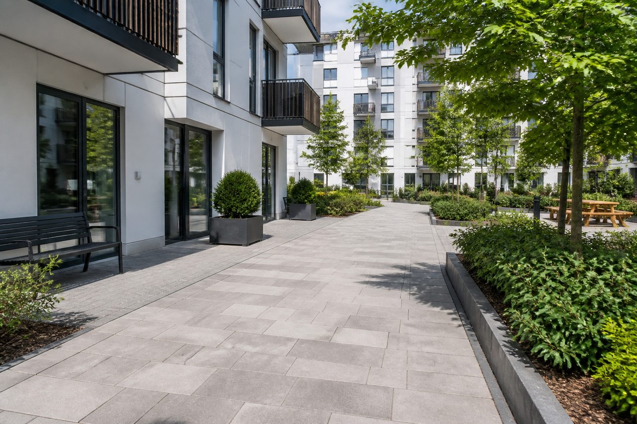 Rent fortov efter renhold af udearealer