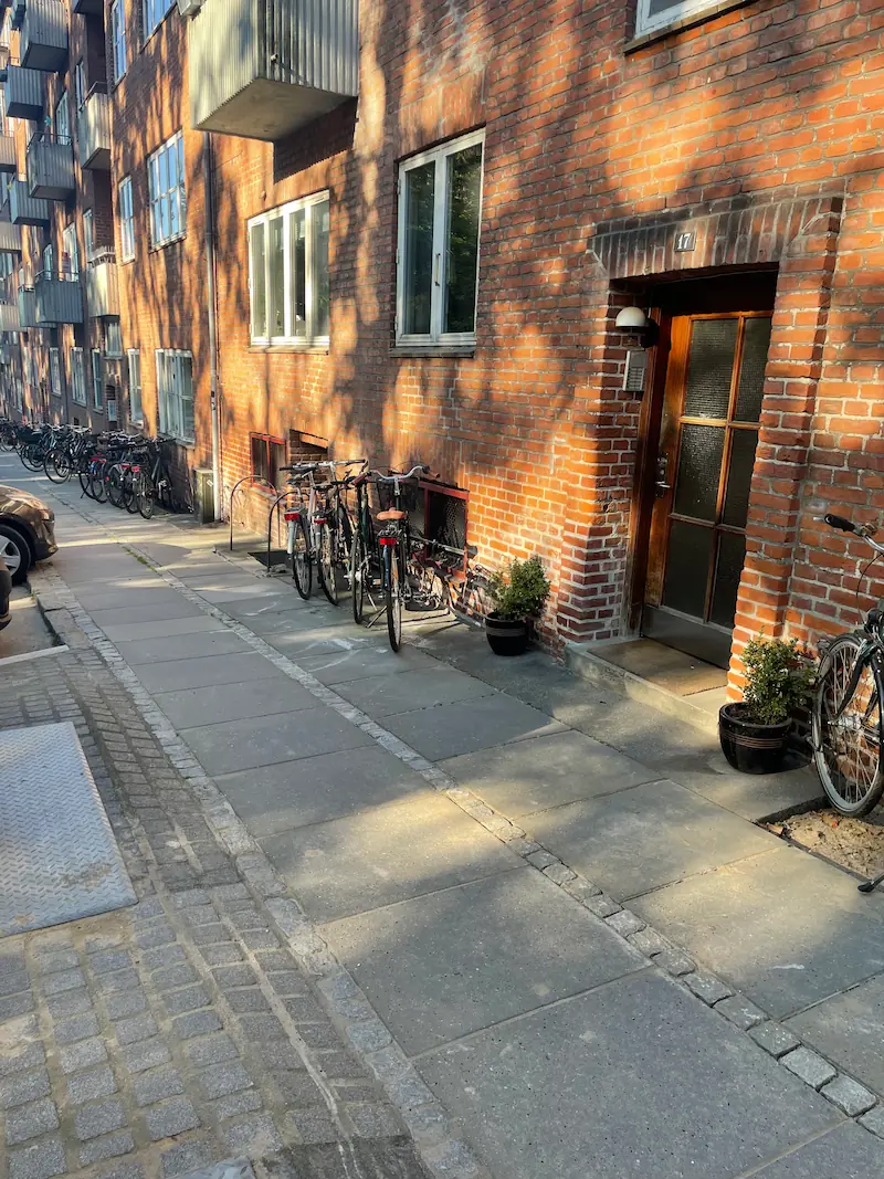 Ryddeligt cykelområde efter cykeloprydning