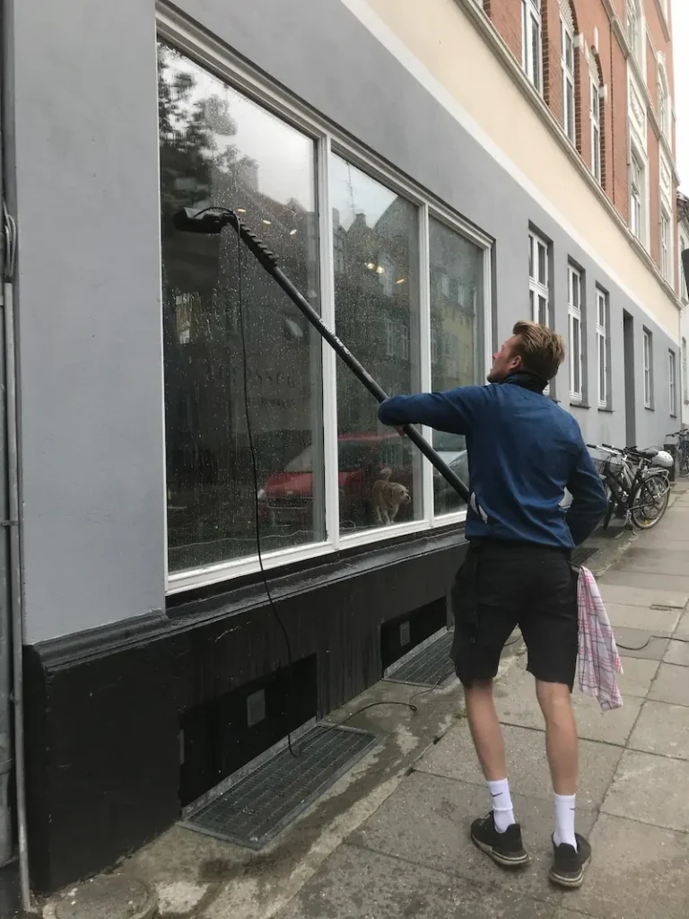 Rent og indbydende: vinduespolering der holder